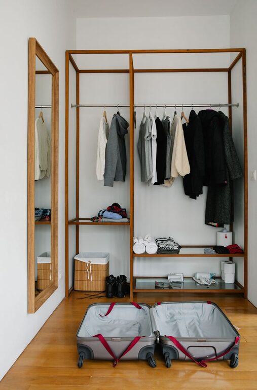 How to Store Seasonal Clothes Efficiently: Tips for a Clutter-Free Closet